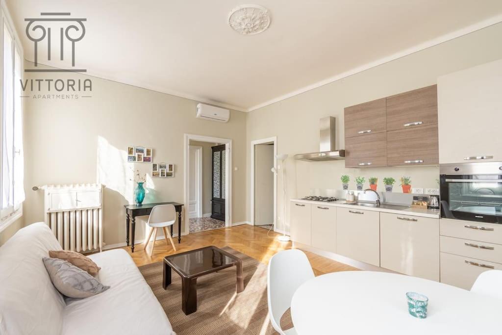 Vittoria Apartments: Viale Dante Vicence Extérieur photo